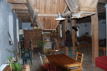 recreatieruimte met een deel van de oude molen